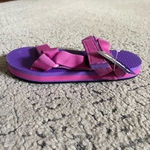 NWT Teva little girl sandals size 13.